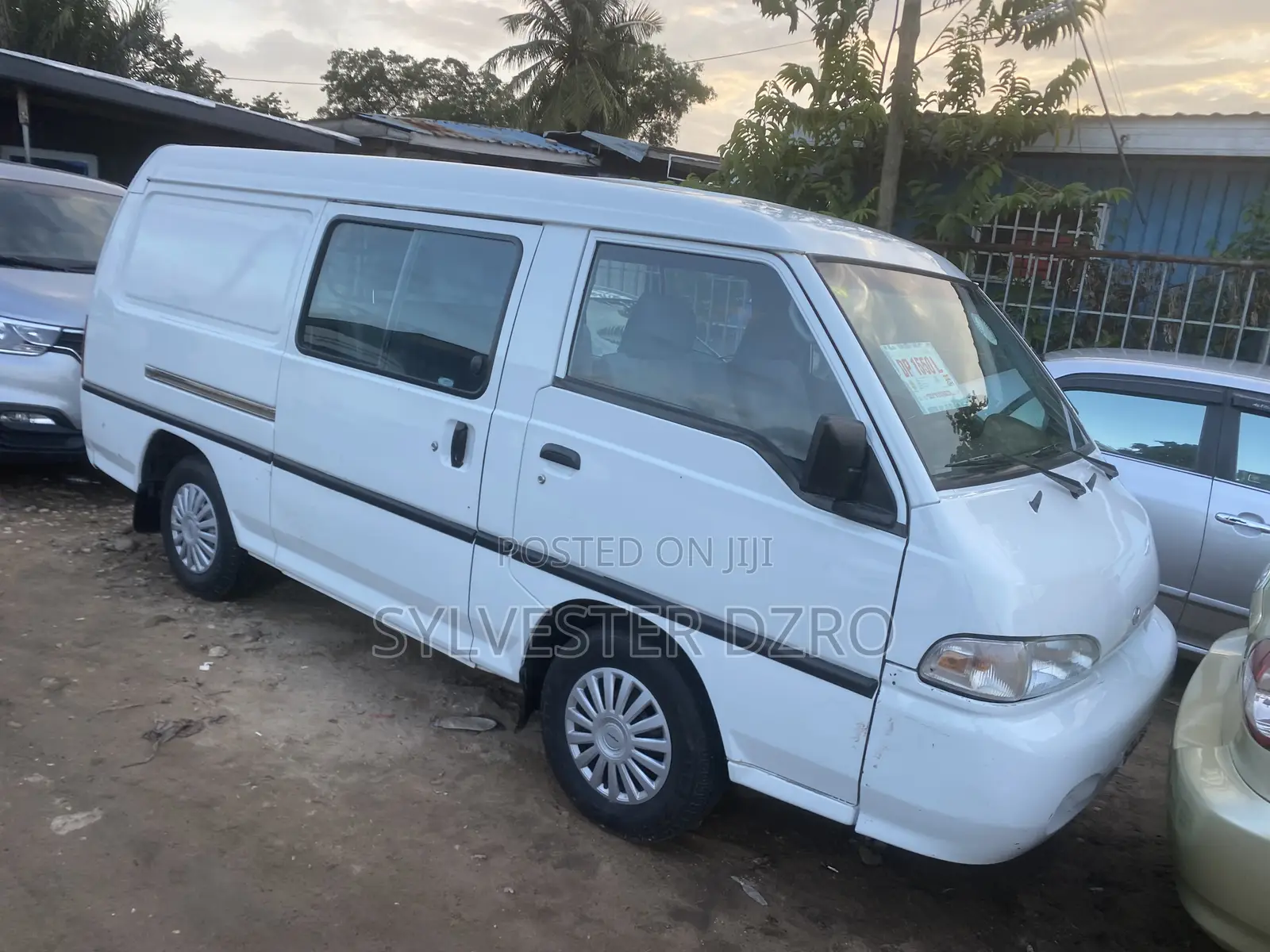Hyundai H-100 2004 White