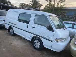 Hyundai H-100 2004 White