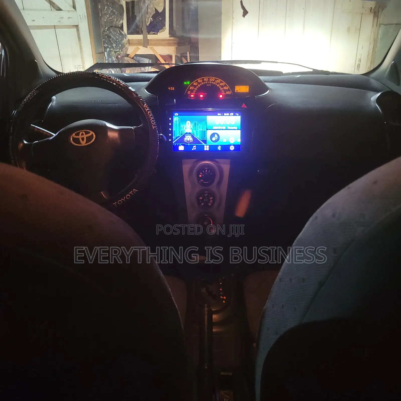 Toyota Vitz 1.3 AWD 5dr 2010 Black