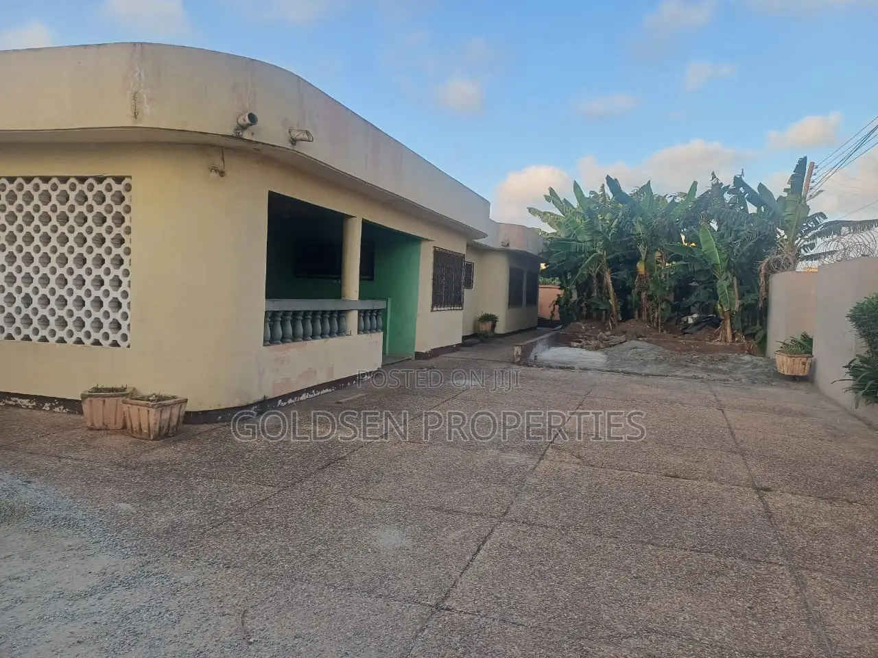 5bdrm House in Cfc, Mile 7 for sale