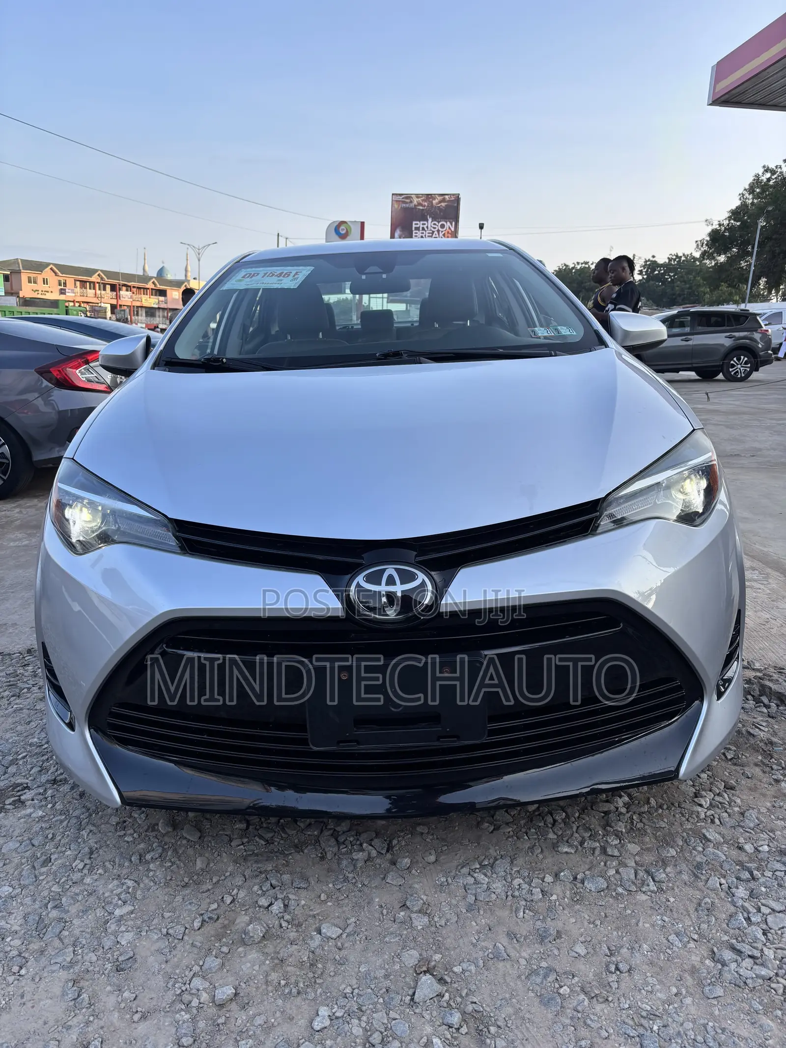 Toyota Corolla LE Eco (1.8L 4cyl 2A) 2018 Silver