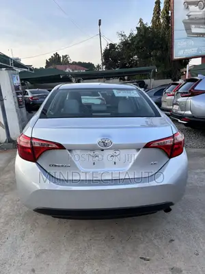 Toyota Corolla LE Eco (1.8L 4cyl 2A) 2018 Silver