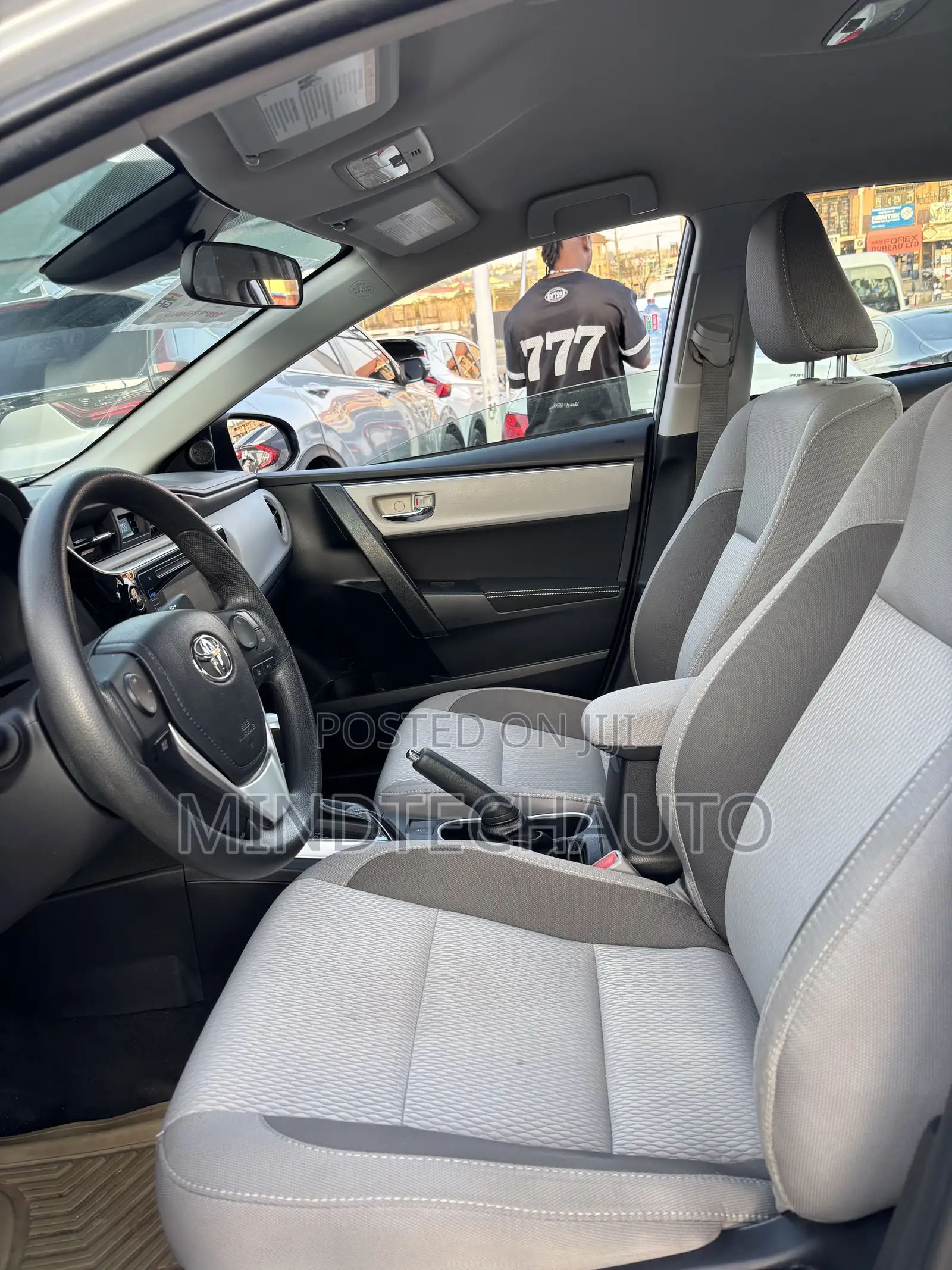 Toyota Corolla LE Eco (1.8L 4cyl 2A) 2018 Silver