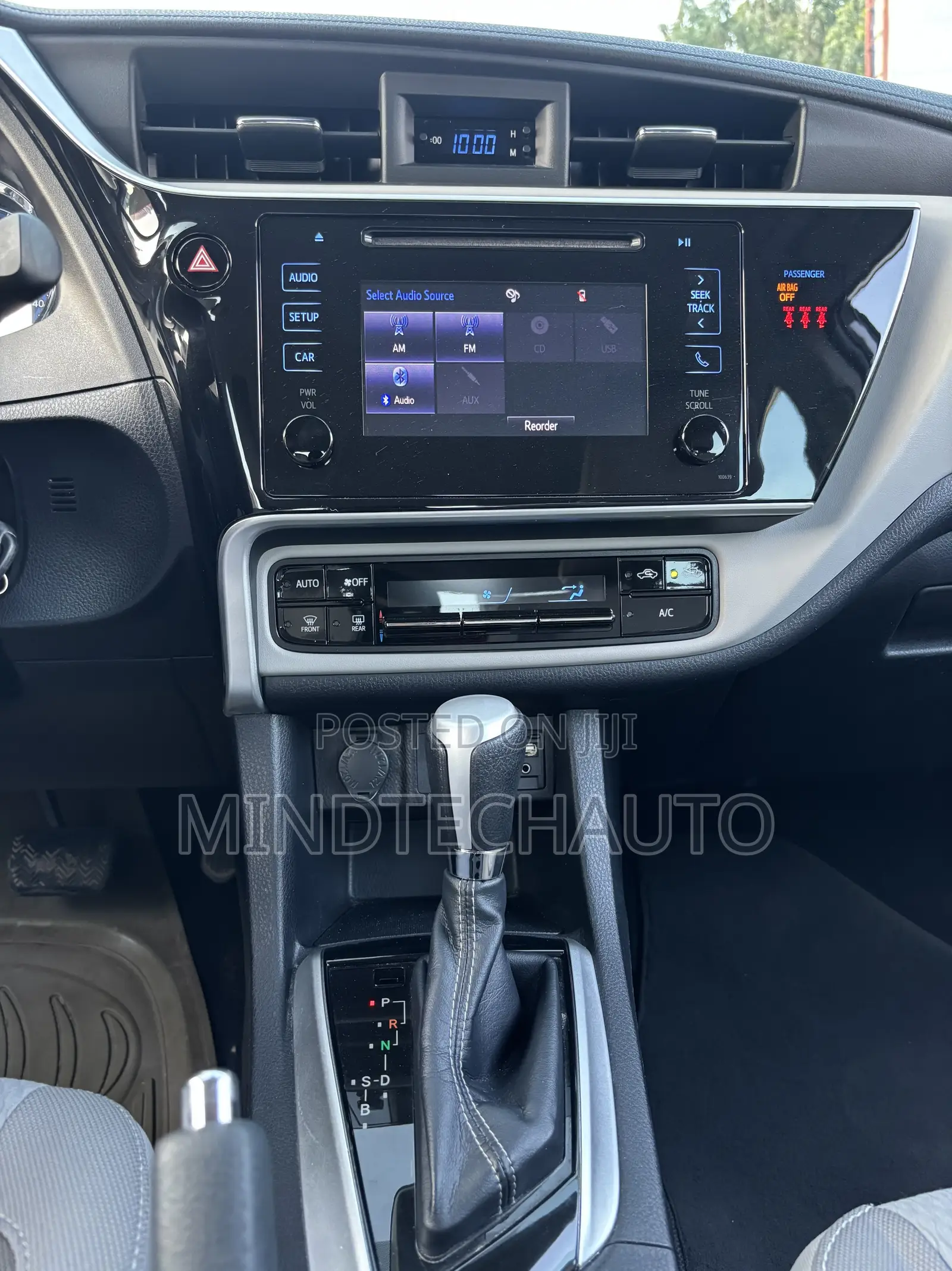 Toyota Corolla LE Eco (1.8L 4cyl 2A) 2018 Silver