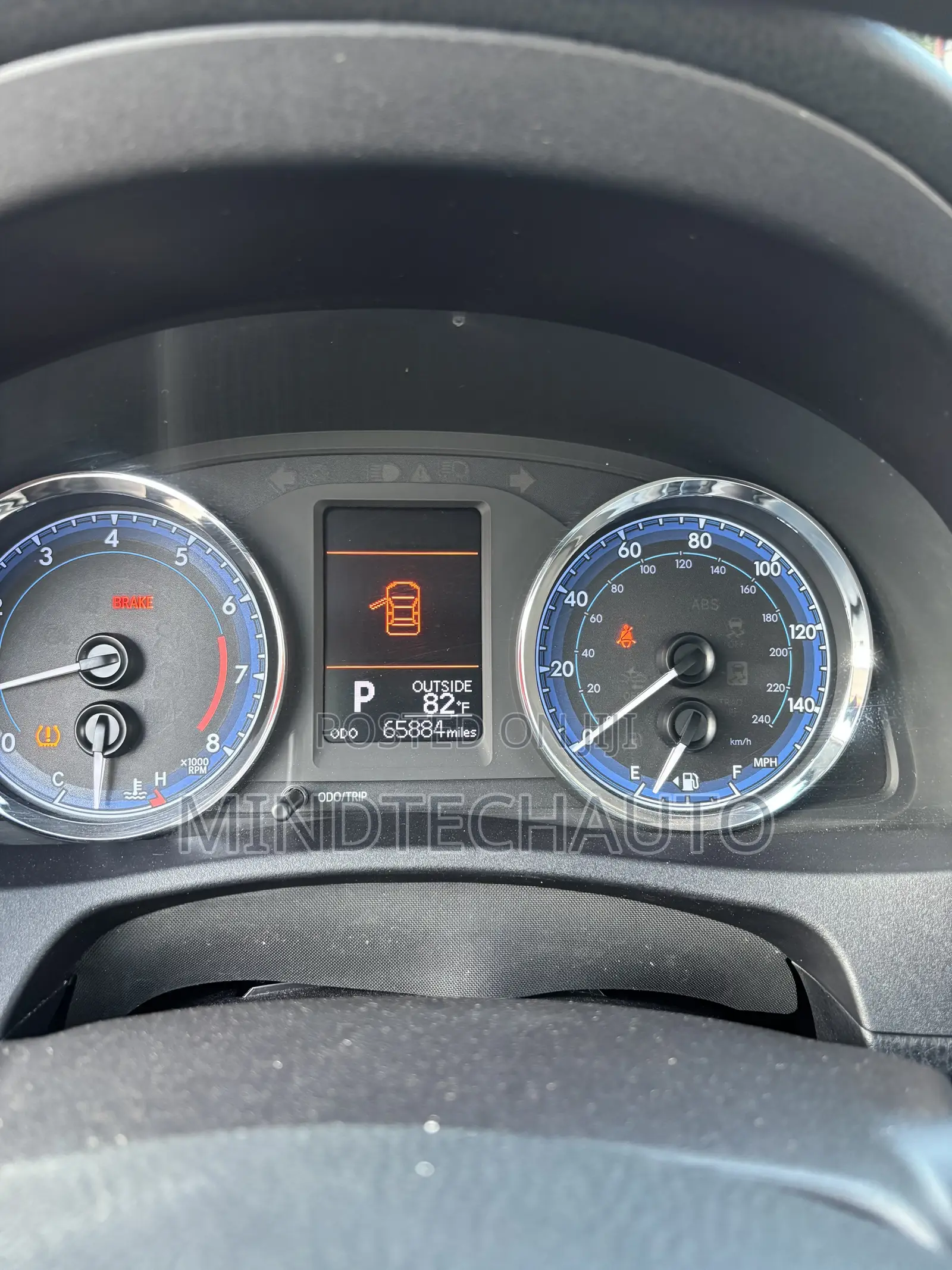 Toyota Corolla LE Eco (1.8L 4cyl 2A) 2018 Silver
