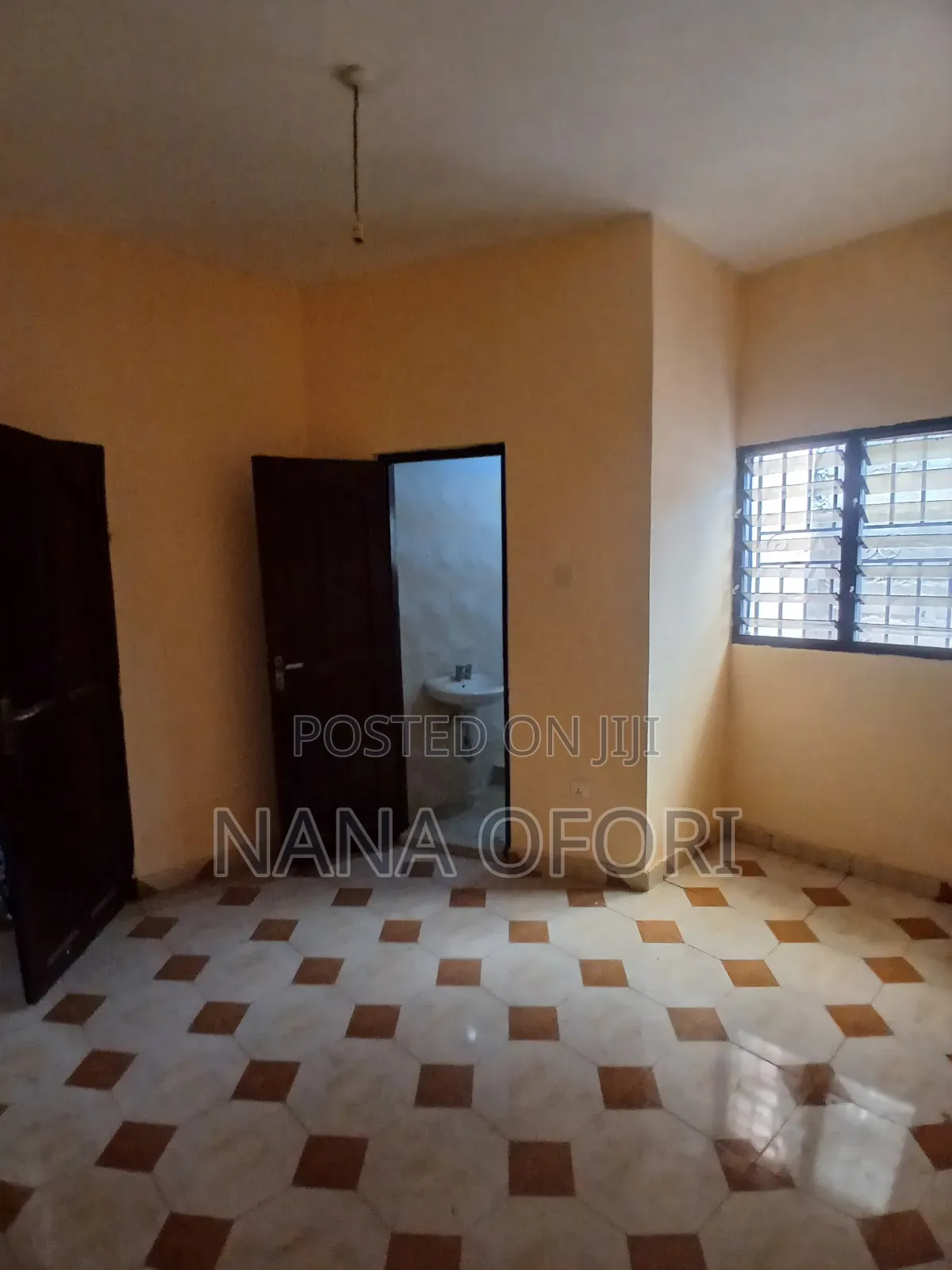3bdrm Apartment in Ashongman Estate, Police Station for rent
