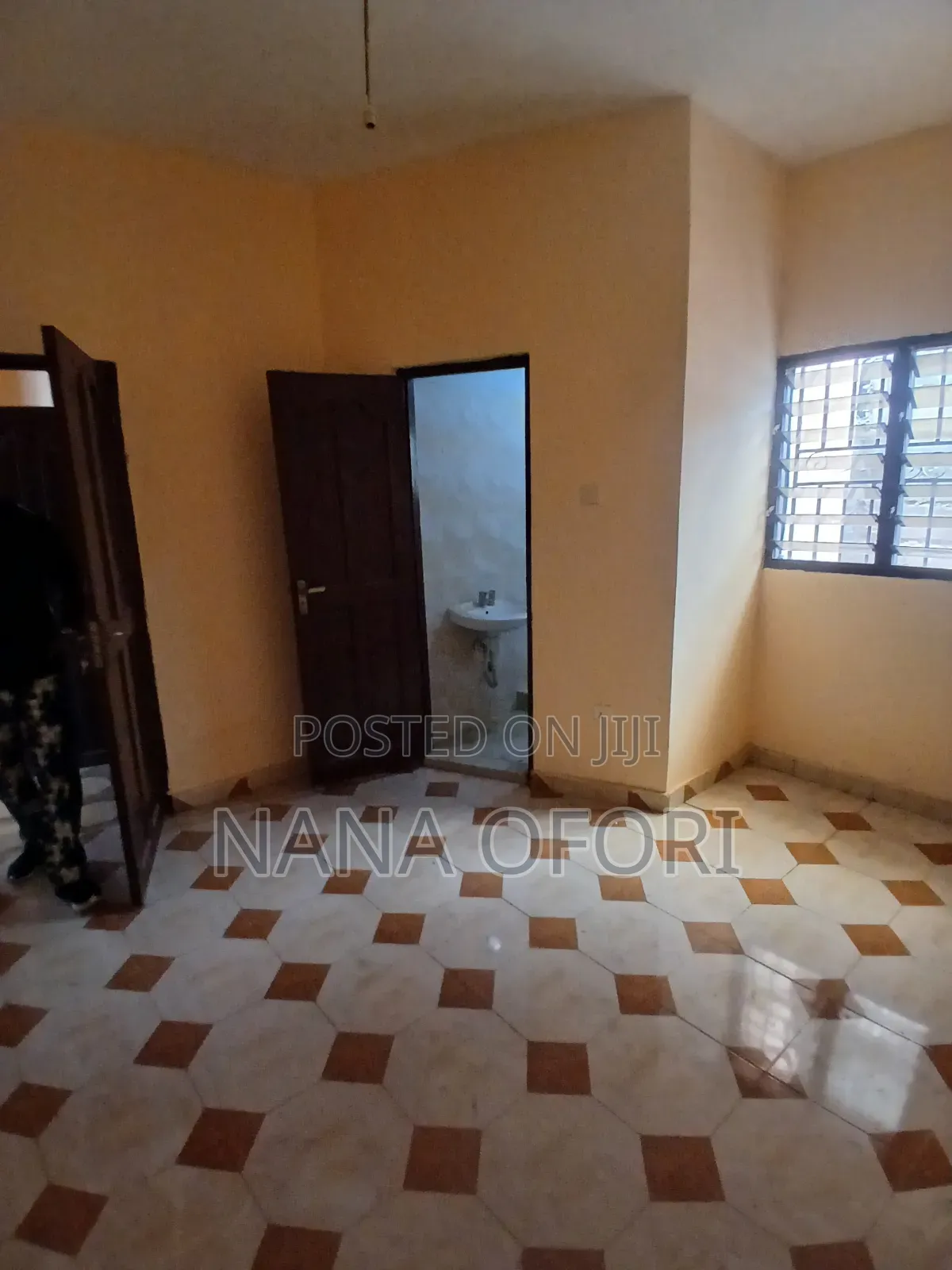 3bdrm Apartment in Ashongman Estate, Police Station for rent