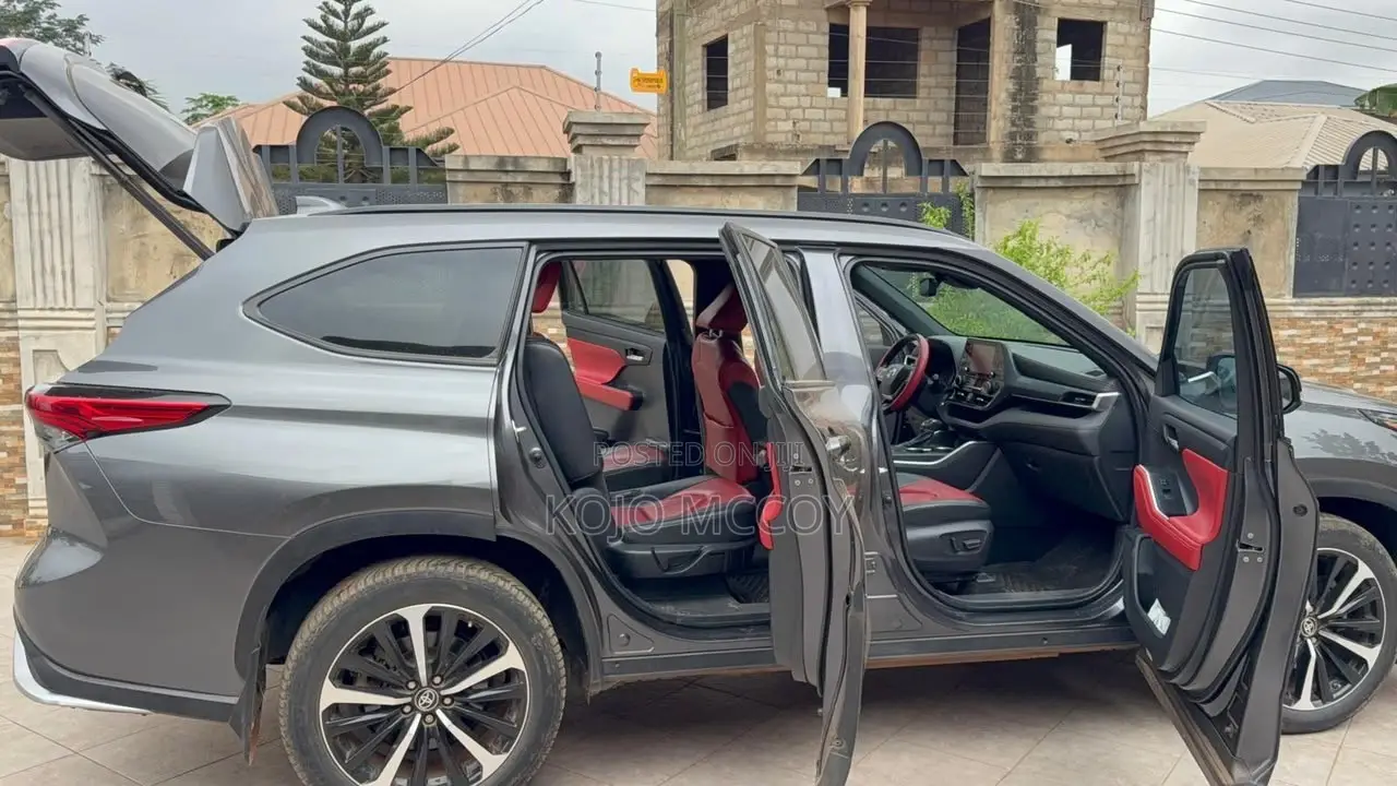 Toyota Highlander XSE AWD 2023 Silver