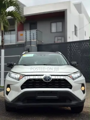 Toyota RAV4 XLE AWD 2020 White