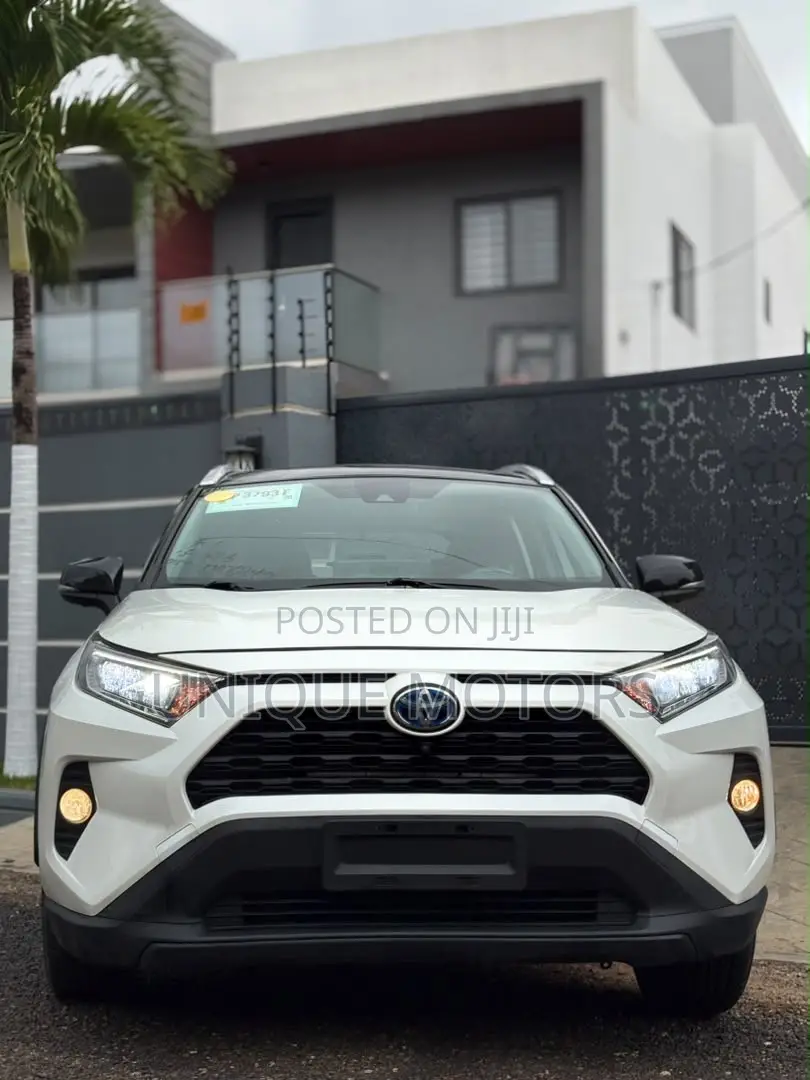 Toyota RAV4 XLE AWD 2020 White