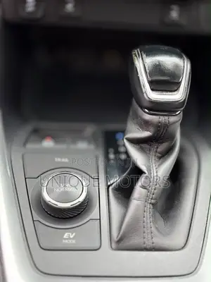 Toyota RAV4 XLE AWD 2020 White