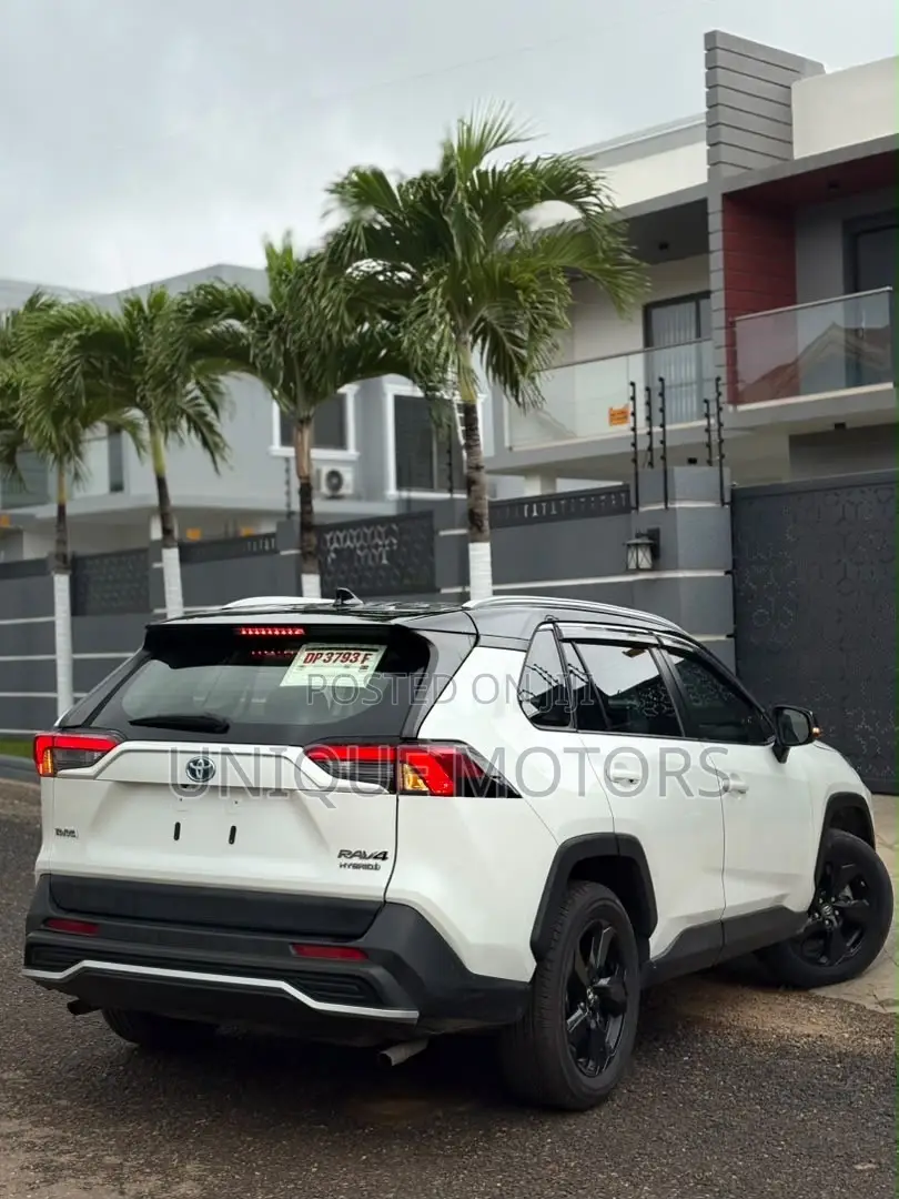 Toyota RAV4 XLE AWD 2020 White