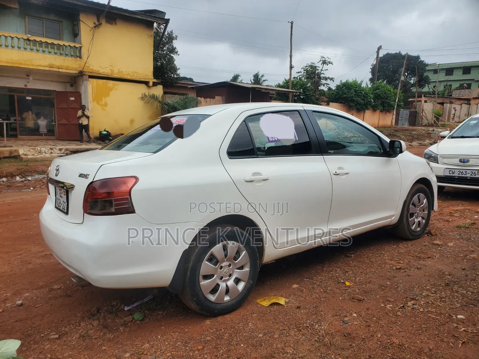 Toyota Yaris Base Hatchback 5dr 2010 White