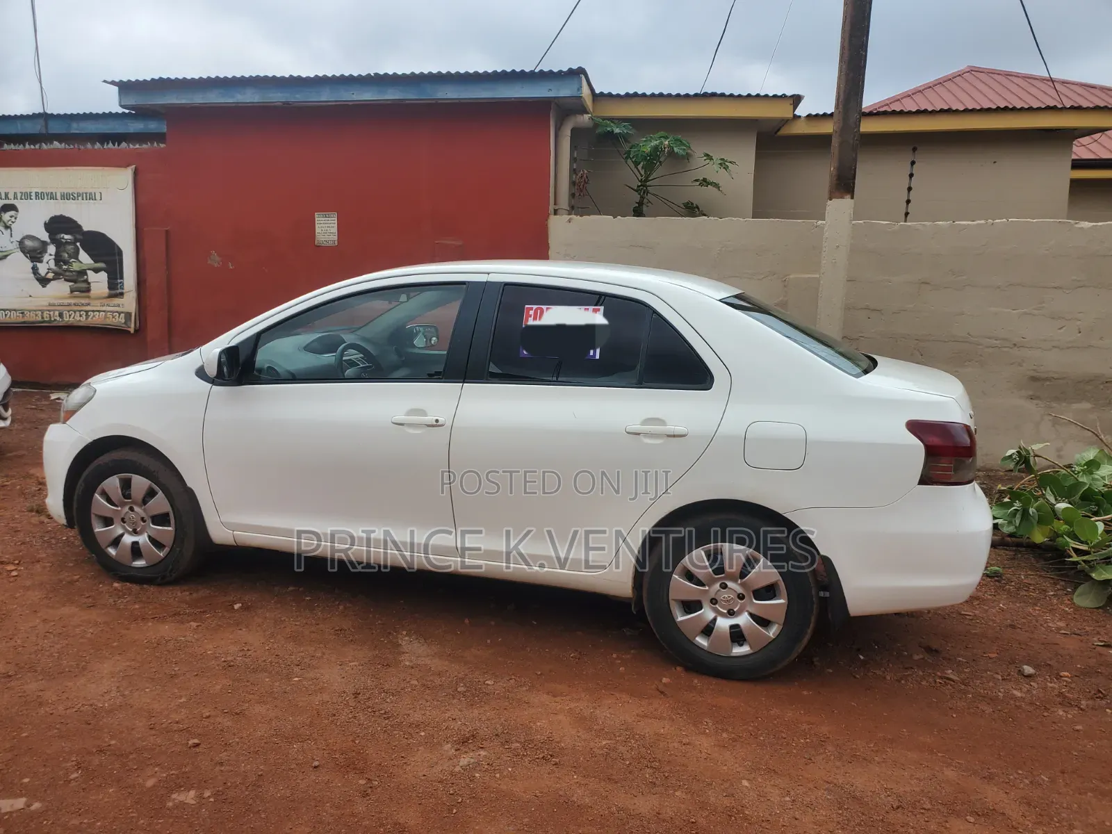 Toyota Yaris Base Hatchback 5dr 2010 White
