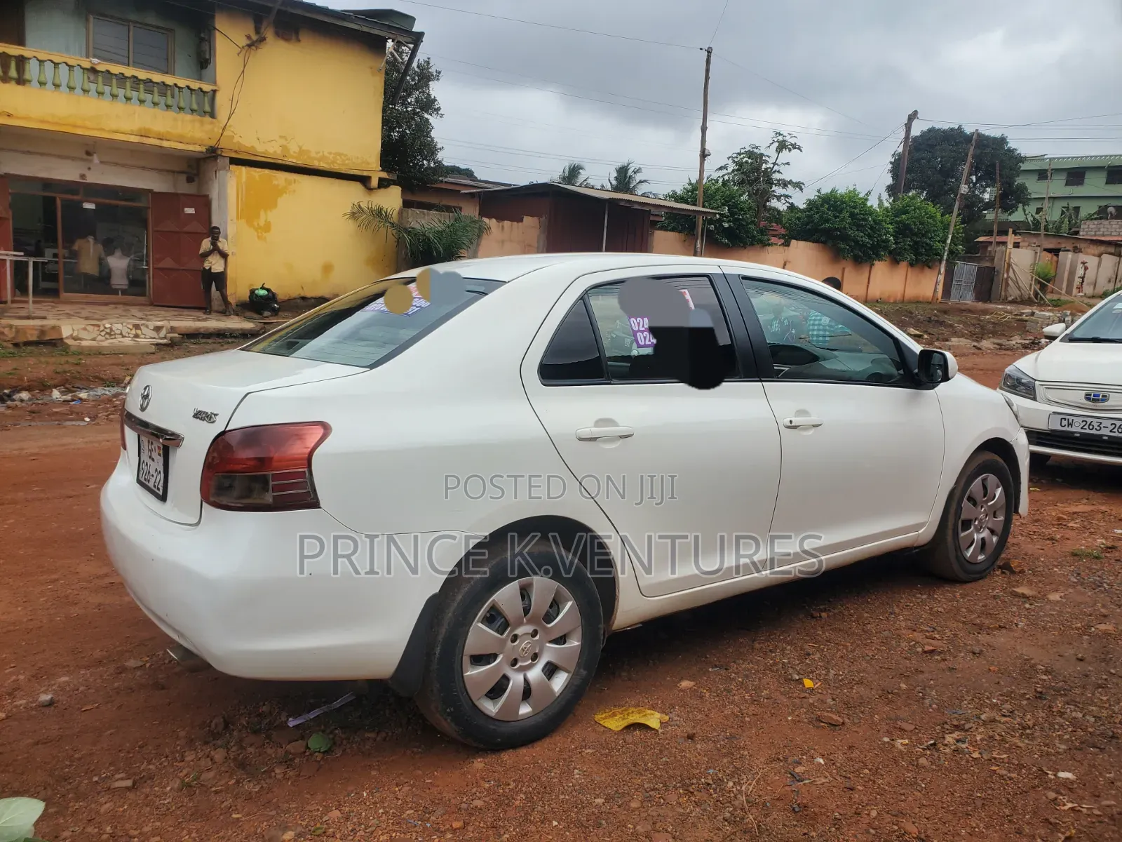 Toyota Yaris Base Hatchback 5dr 2010 White