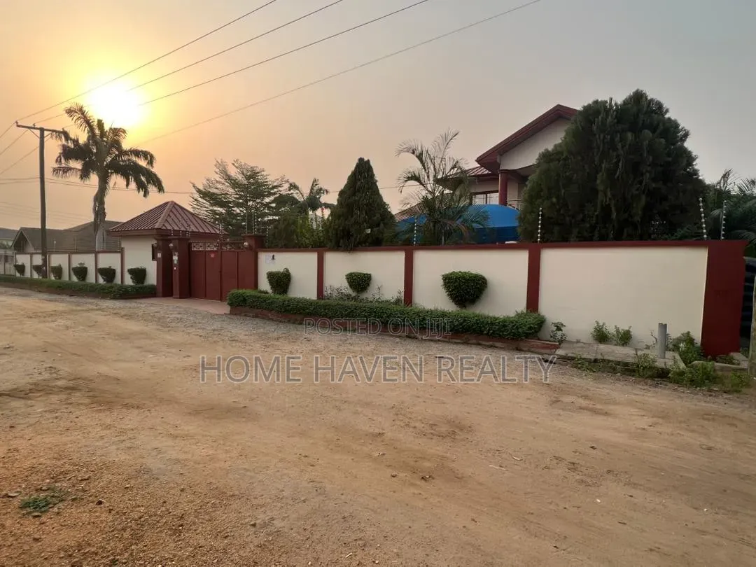 5bdrm House in Weija Scc Dvla for sale