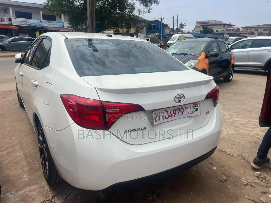 Toyota Corolla SE (1.8L 4cyl 2A) 2019 White