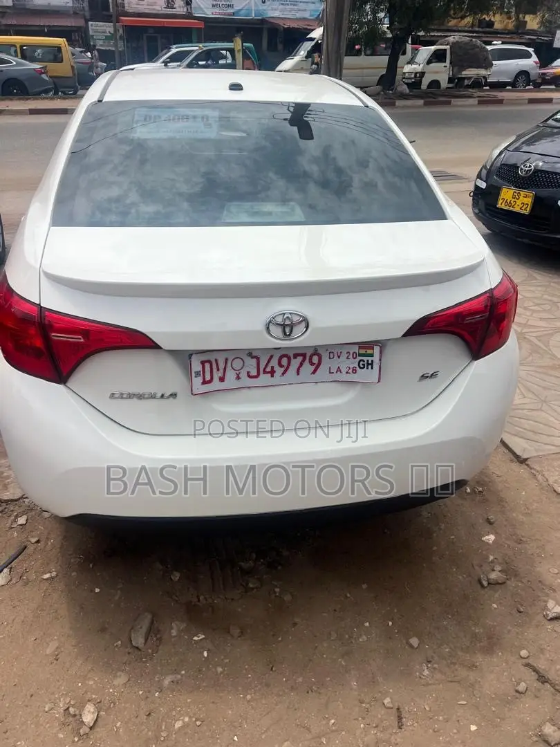 Toyota Corolla SE (1.8L 4cyl 2A) 2019 White