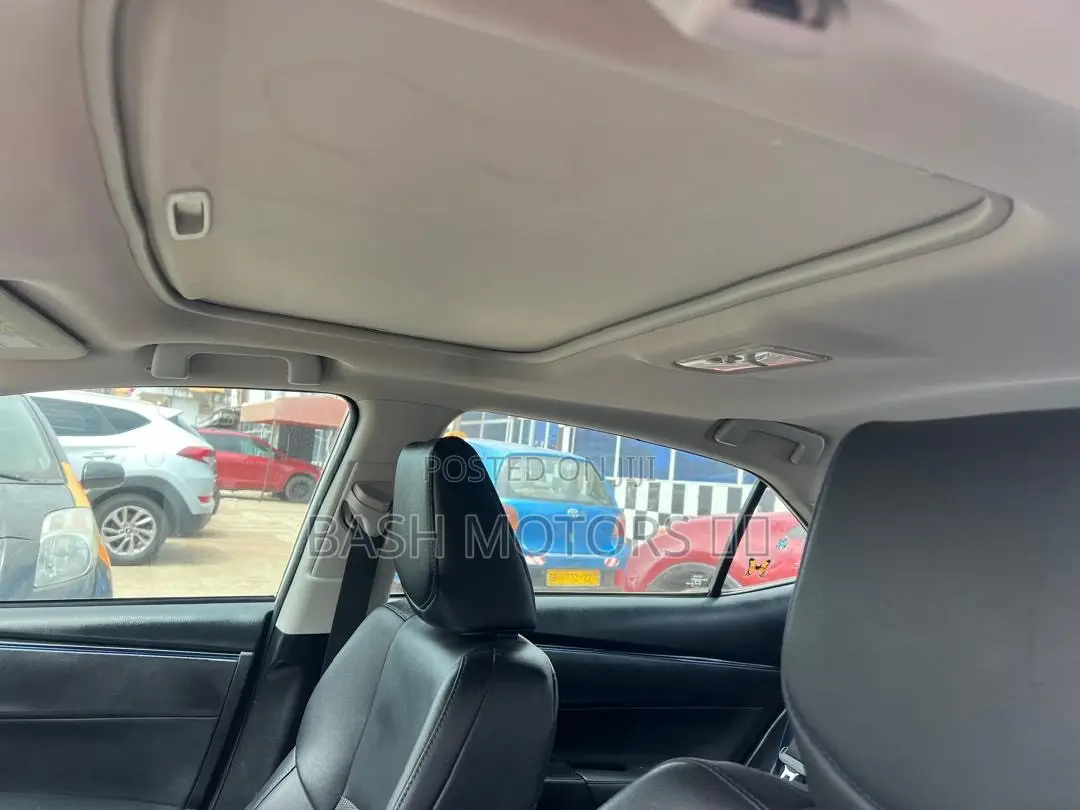 Toyota Corolla SE (1.8L 4cyl 2A) 2019 White
