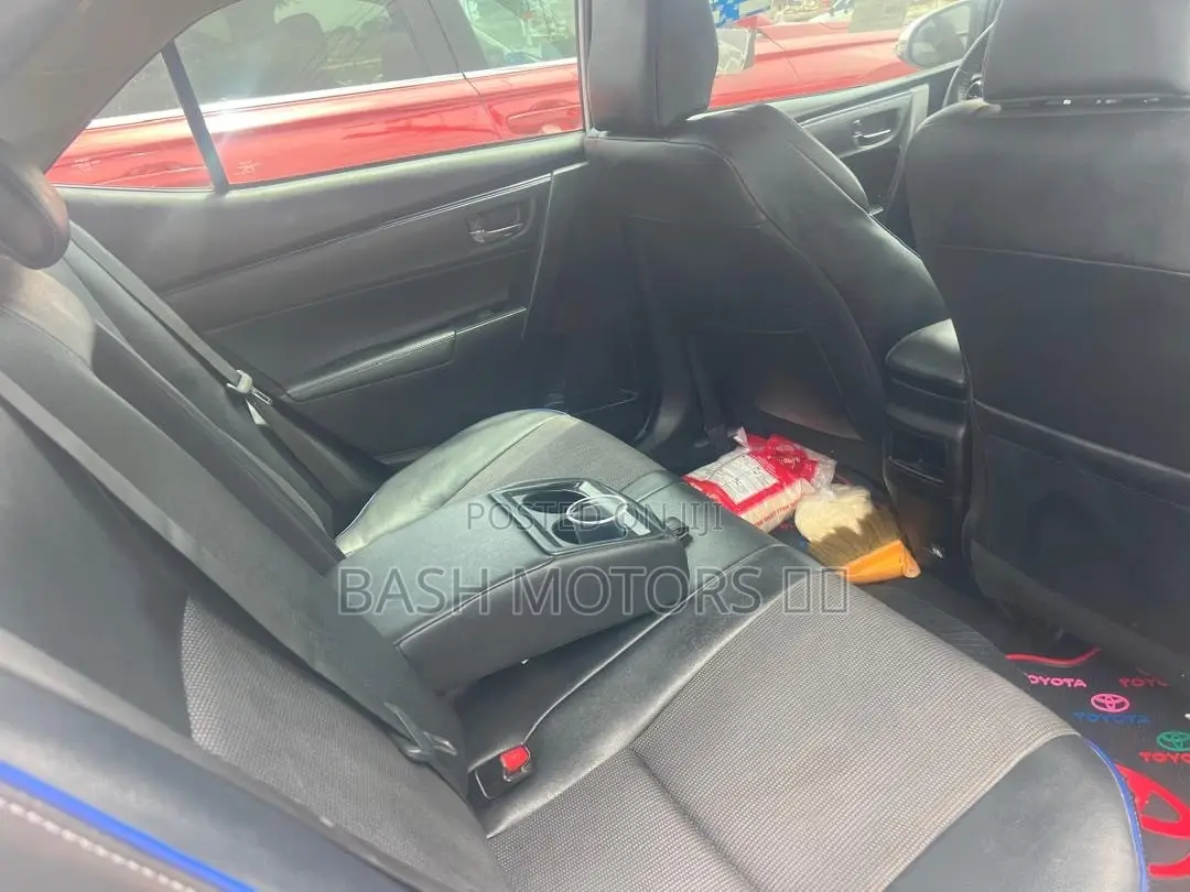 Toyota Corolla SE (1.8L 4cyl 2A) 2019 White