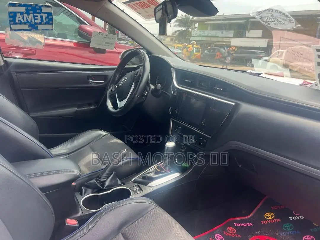 Toyota Corolla SE (1.8L 4cyl 2A) 2019 White