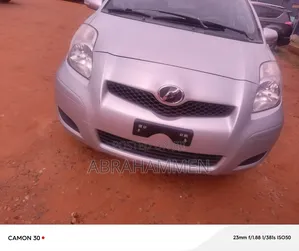 Toyota Vitz 2010 Silver