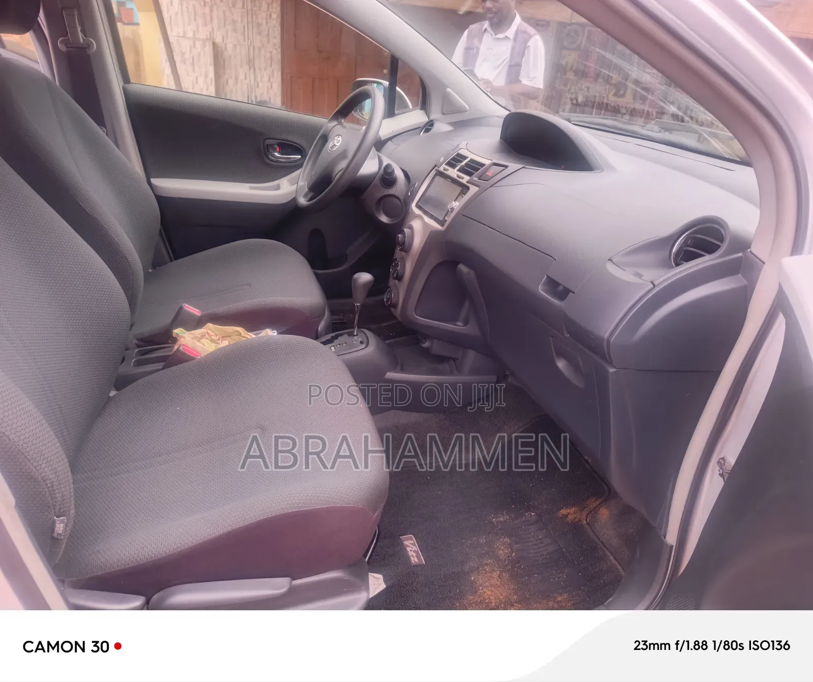 Toyota Vitz 2010 Silver