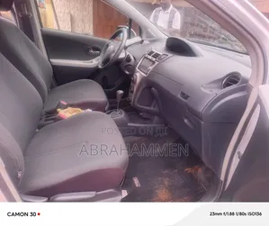Toyota Vitz 2010 Silver