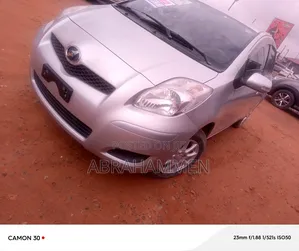 Toyota Vitz 2010 Silver
