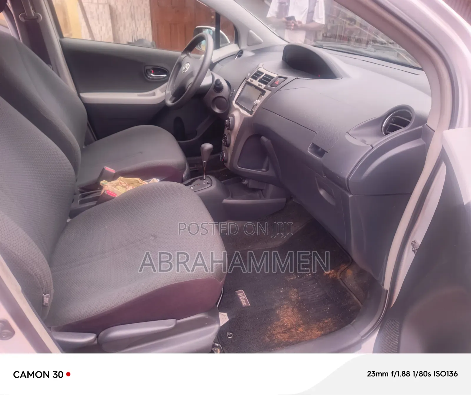 Toyota Vitz 2010 Silver