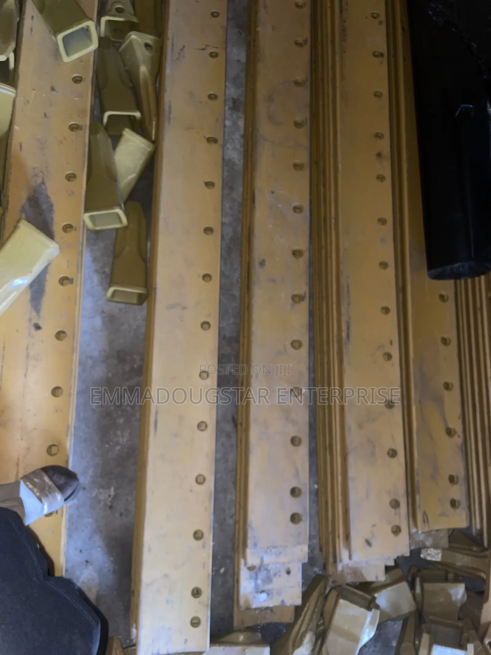 Cat Grader Blades