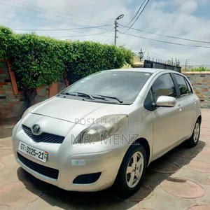 Toyota Vitz 1.0 FWD 3dr 2010 Silver