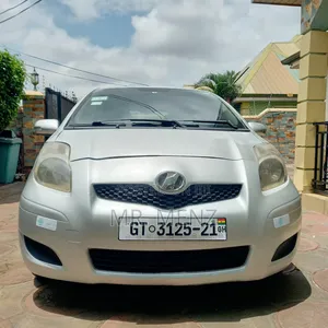 Toyota Vitz 1.0 FWD 3dr 2010 Silver