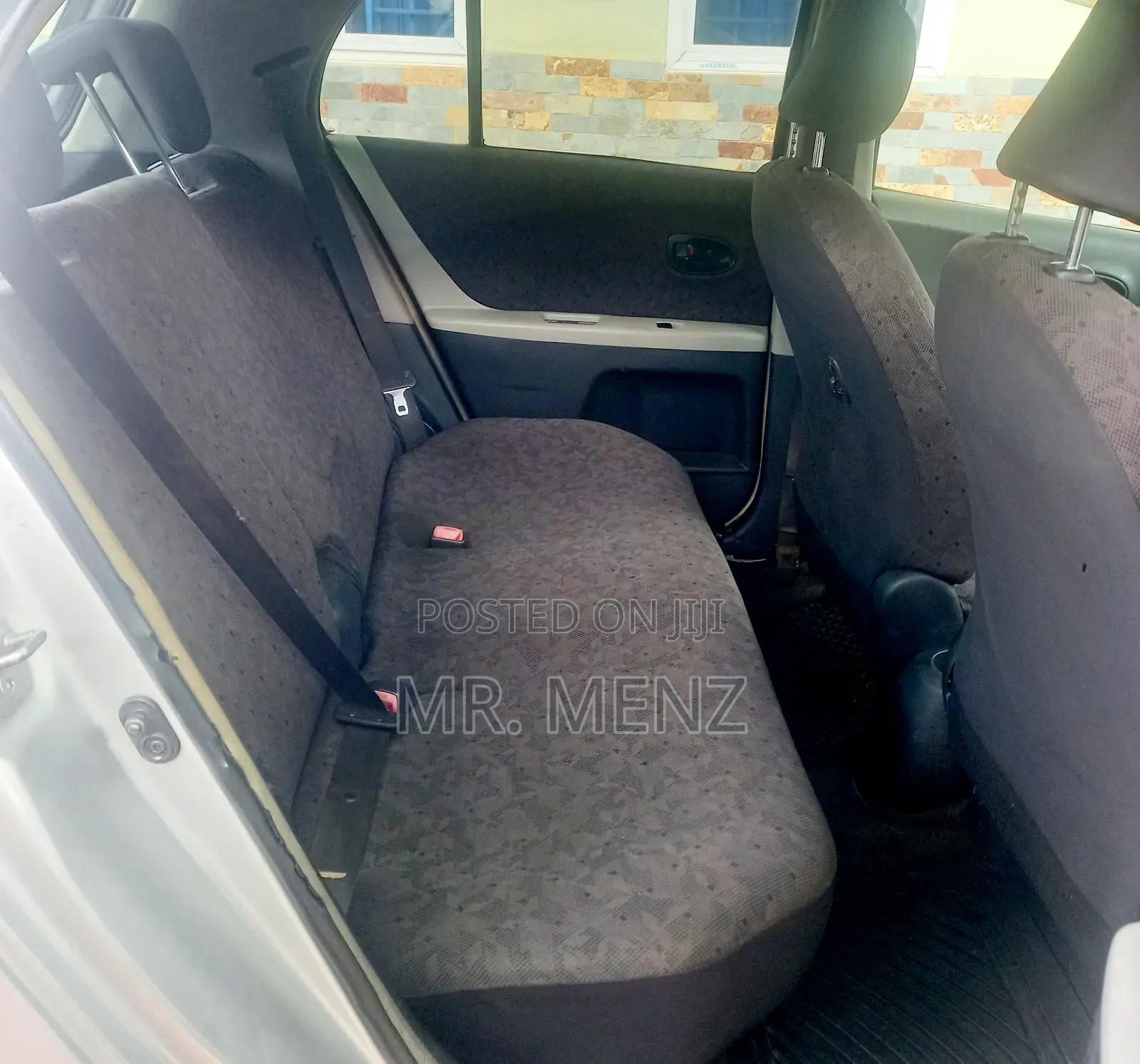Toyota Vitz 1.0 FWD 3dr 2010 Silver