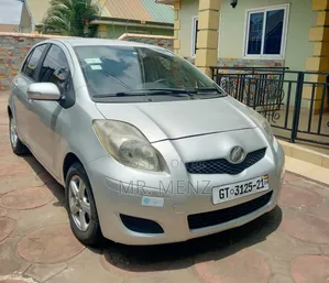 Toyota Vitz 1.0 FWD 3dr 2010 Silver