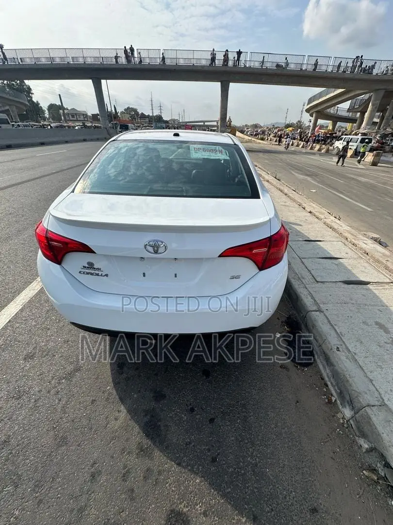 Toyota Corolla SE Special Edition 4dr Sedan (1.8L 4cyl CVT) 2017 White
