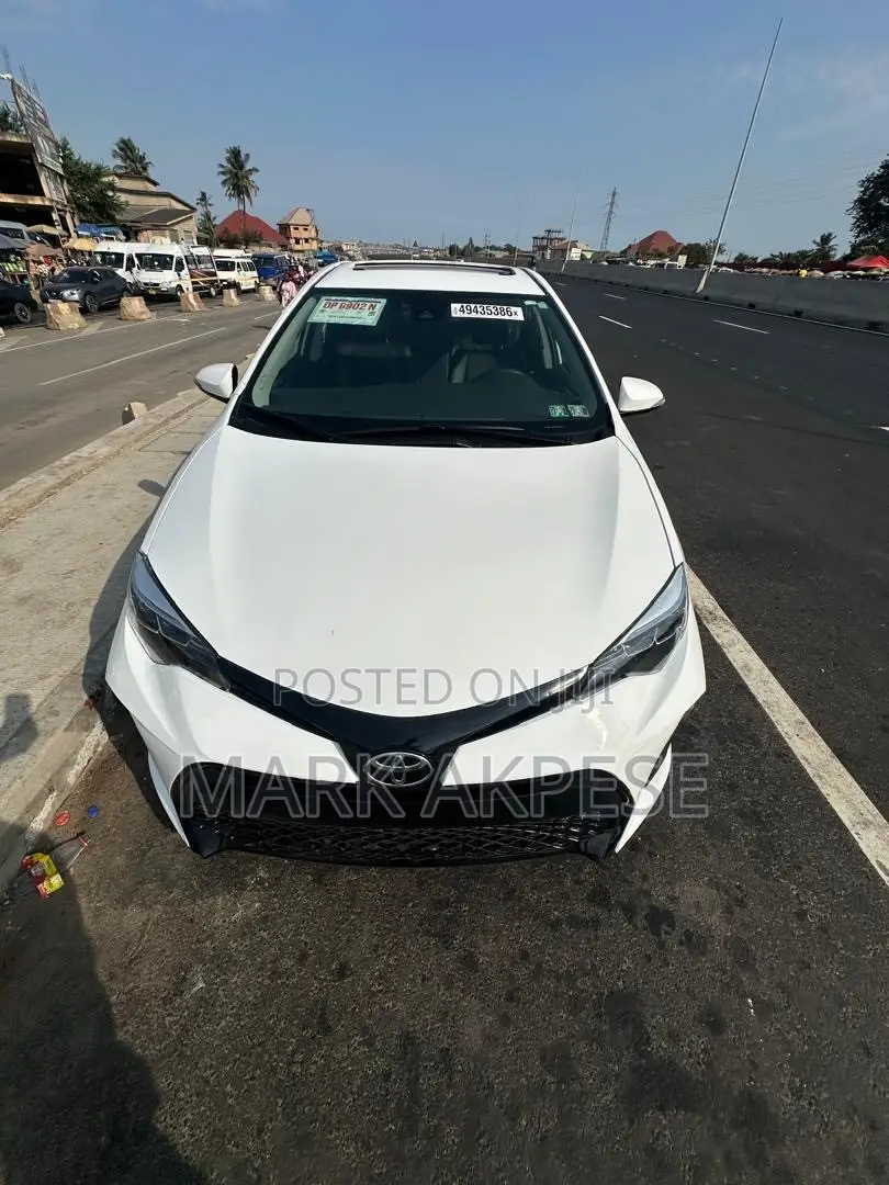 Toyota Corolla SE Special Edition 4dr Sedan (1.8L 4cyl CVT) 2017 White