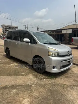 Toyota Voxy V 4WD 8-Seater 2012 Silver