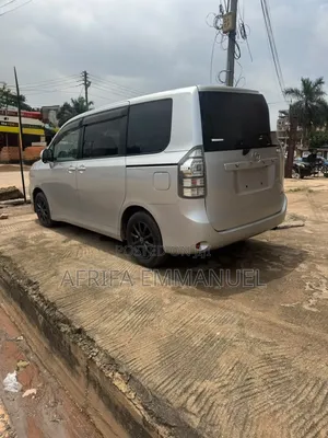 Toyota Voxy V 4WD 8-Seater 2012 Silver