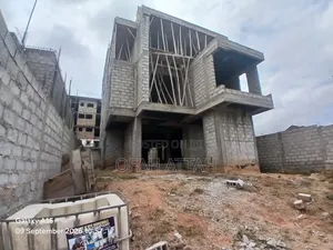 5bdrm Duplex in Hills Top, Kumasi Metropolitan for sale
