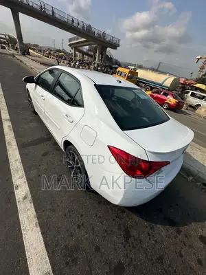 Toyota Corolla SE Special Edition 4dr Sedan (1.8L 4cyl CVT) 2017 White