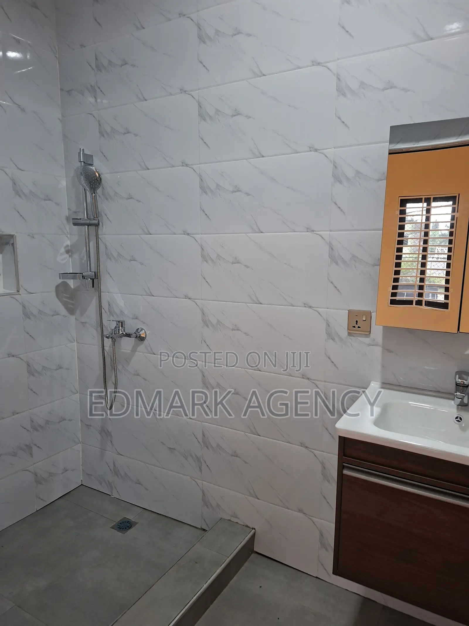 4bdrm House in Kwabenya Acp for sale