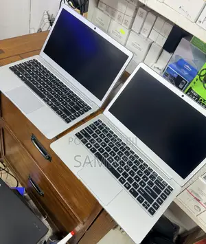 Laptop 8GB Intel SSD 256GB