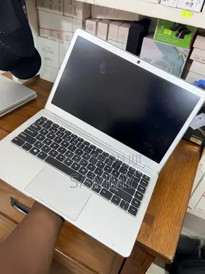 Laptop 8GB Intel SSD 256GB