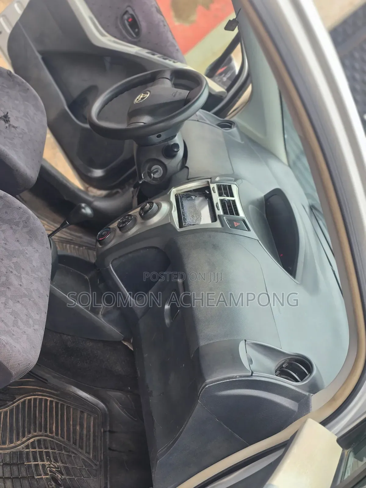 Toyota Vitz 1.0 FWD 5dr 2010 Gray