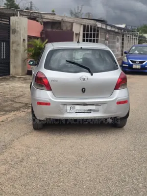 Toyota Vitz 1.0 FWD 5dr 2010 Gray