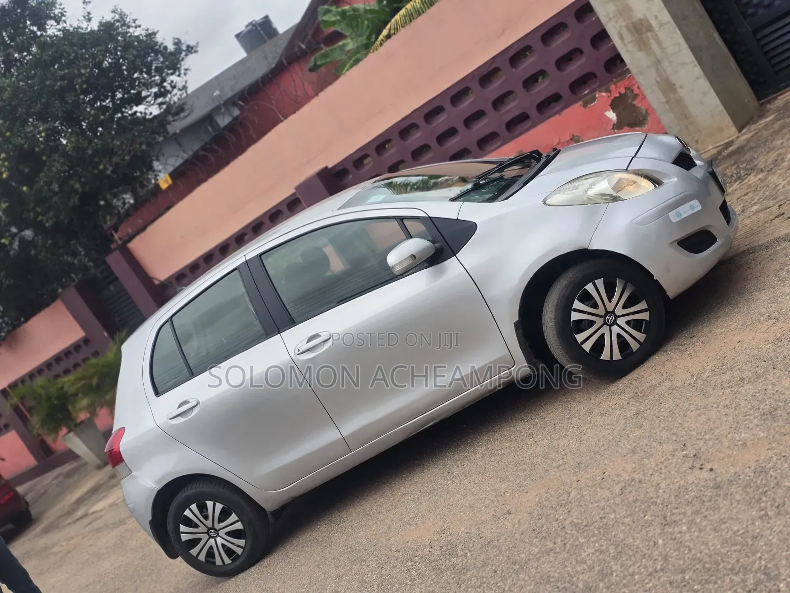 Toyota Vitz 1.0 FWD 5dr 2010 Gray