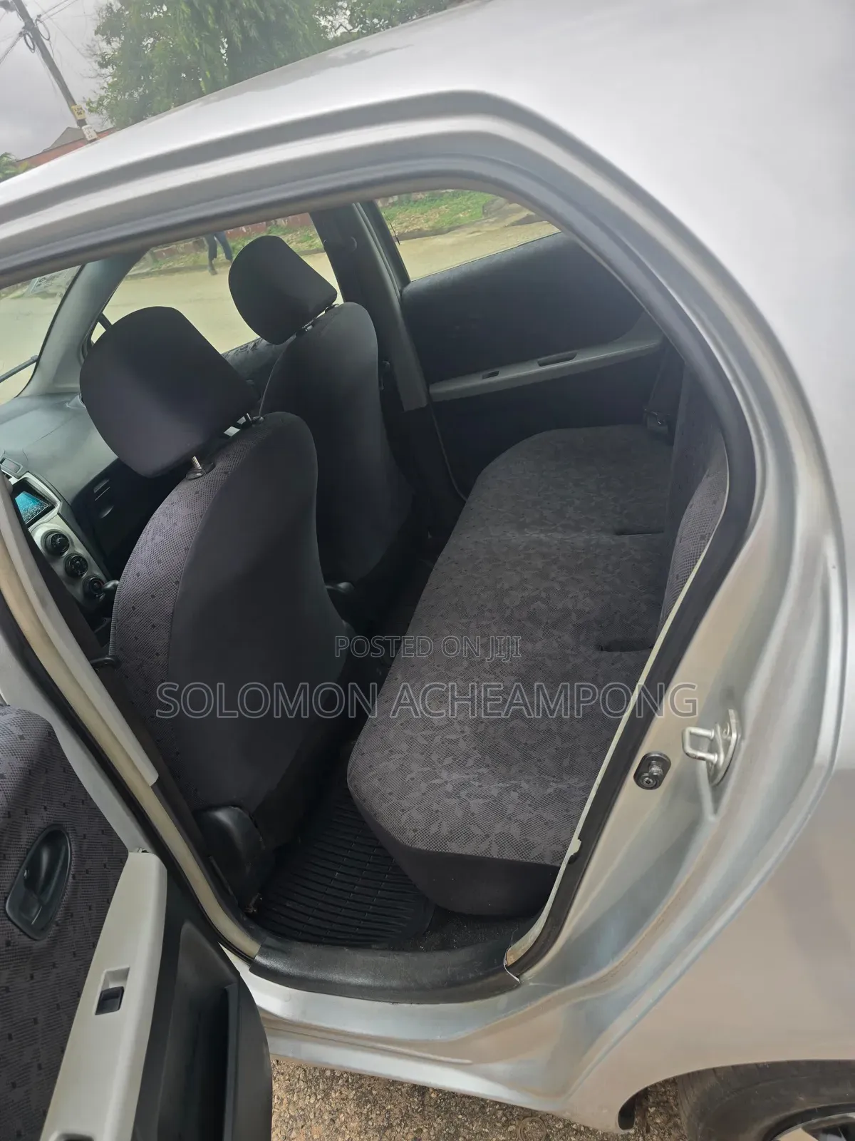 Toyota Vitz 1.0 FWD 5dr 2010 Gray