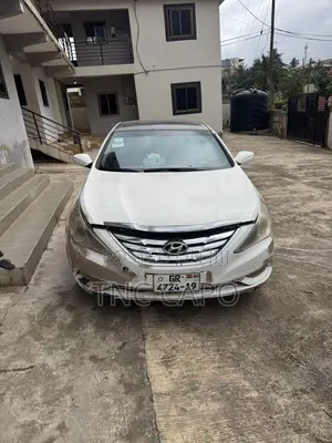 Hyundai Sonata SE 2.0T Sedan FWD (2.0L 4cyl 6A) 2012 White