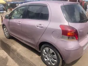 Toyota Vitz 1.5 FWD 3dr 2010 Pearl